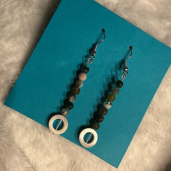 Green Jasper and Shell Silver Dangle Earrings - Picture 4 of 5